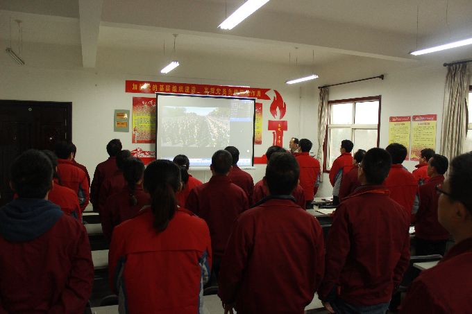 通运集团党总支组织全体党员和管理干部认真学习党的十九大精神